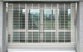 Cách Khắc Phục Sự Cố Khi Sử Dụng Cửa Cuốn Khe Thoáng